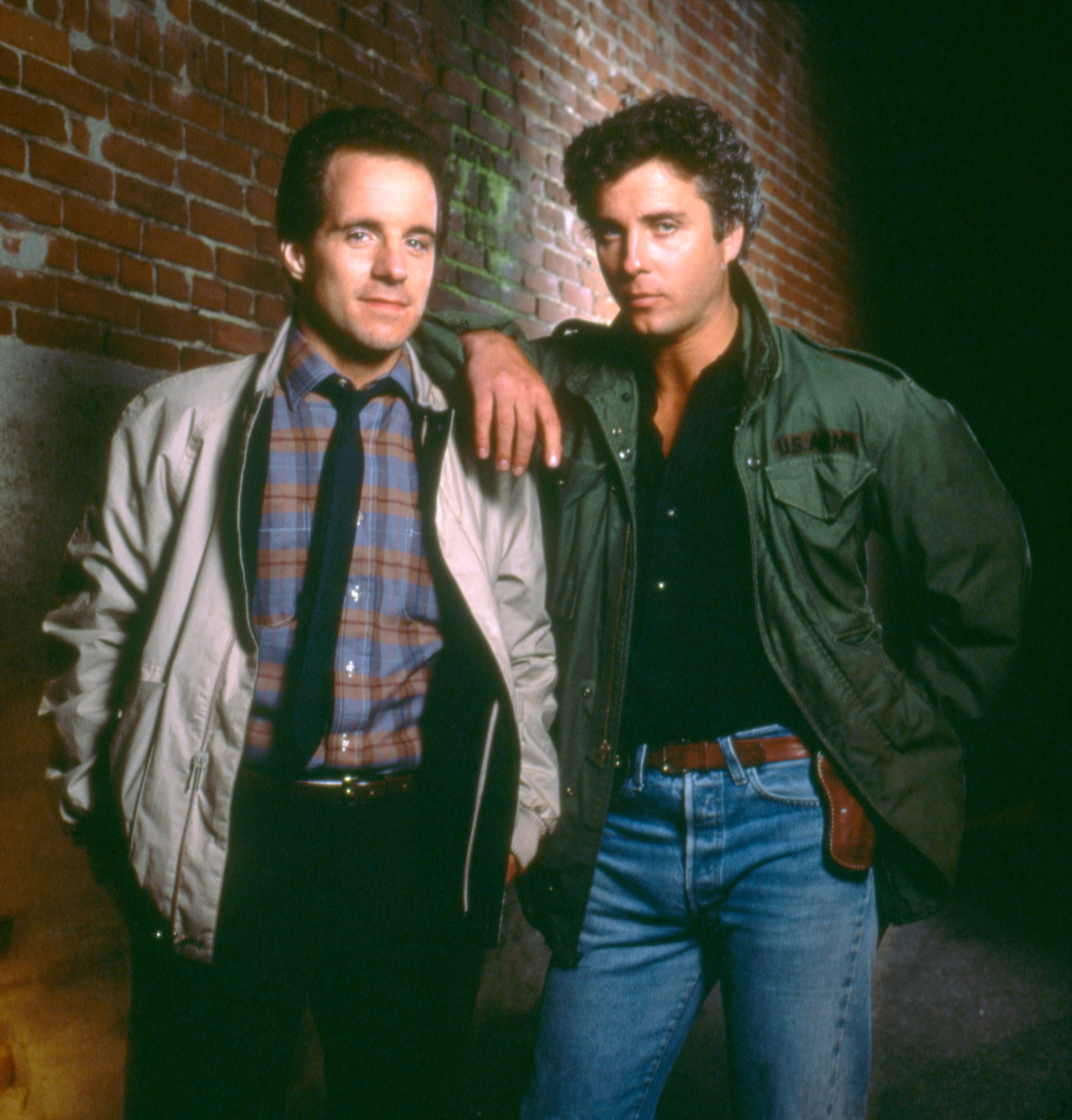 John Pankow and William Petersen on the set of To Live and Die in LA.